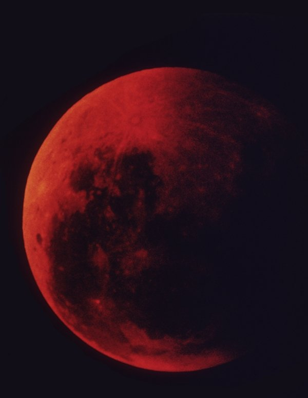 BREAKING🚨: Moon will turn blood red for more than 56 minutes on March 03, visible to nearly six bill