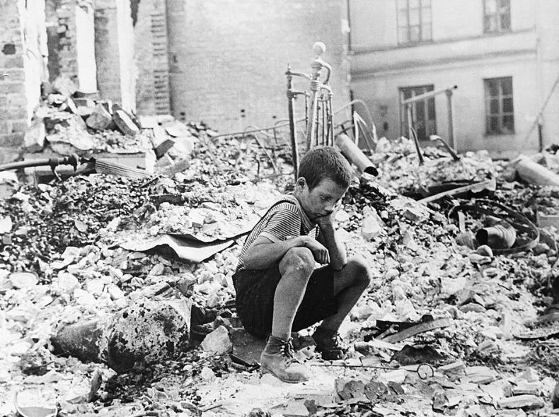 polish boy sitting in the ruins of Warsaw, September 1939