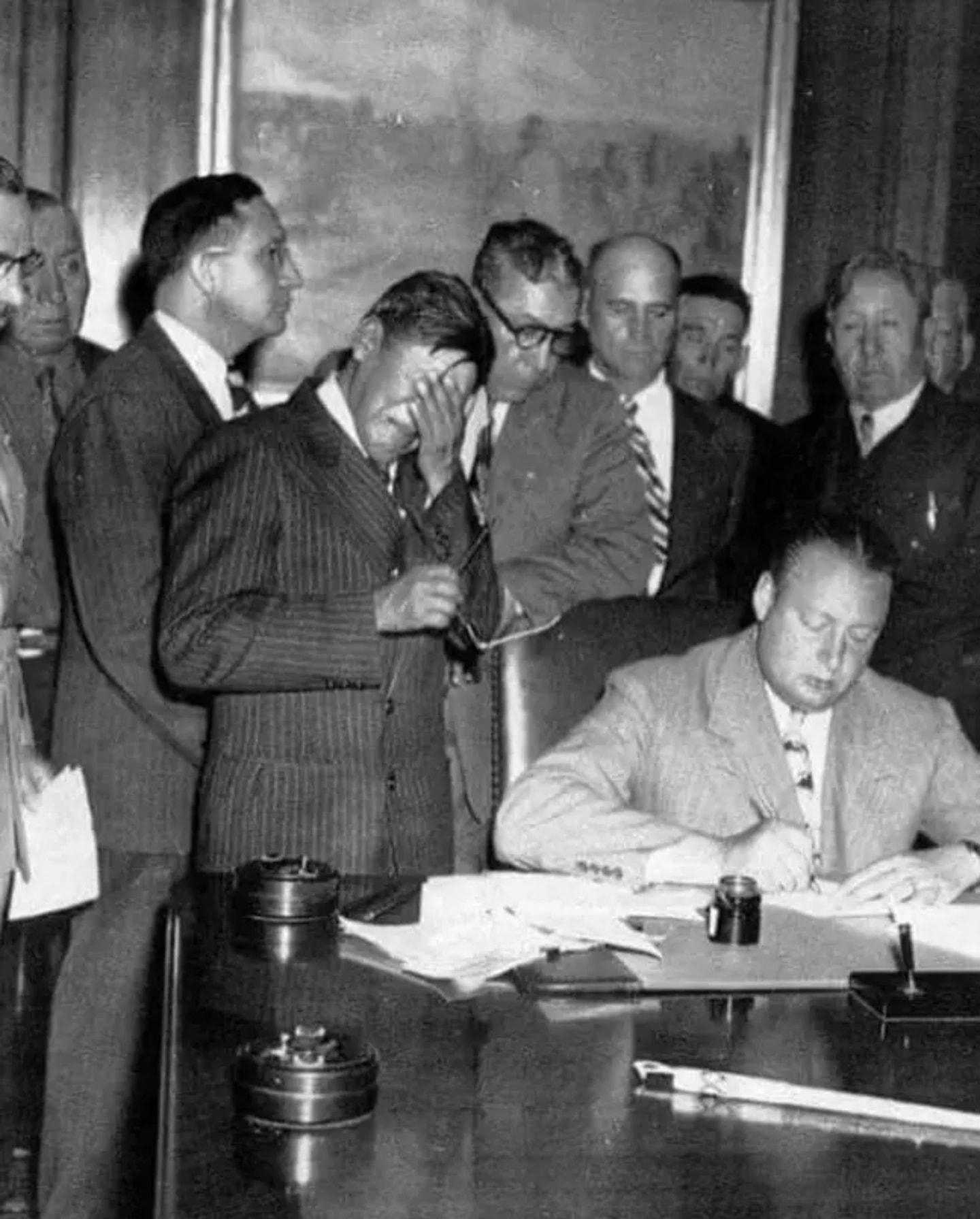 tribal rep George Gillette crying as 154,000 acres of land is signed away for a new dam (1948)