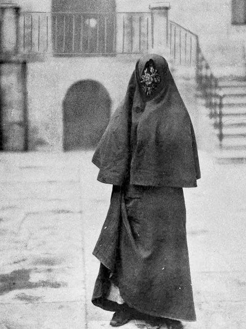 british soldier and intelligence officer Thomas Edward Lawrence (Lawrence of Arabia) disguised as a…