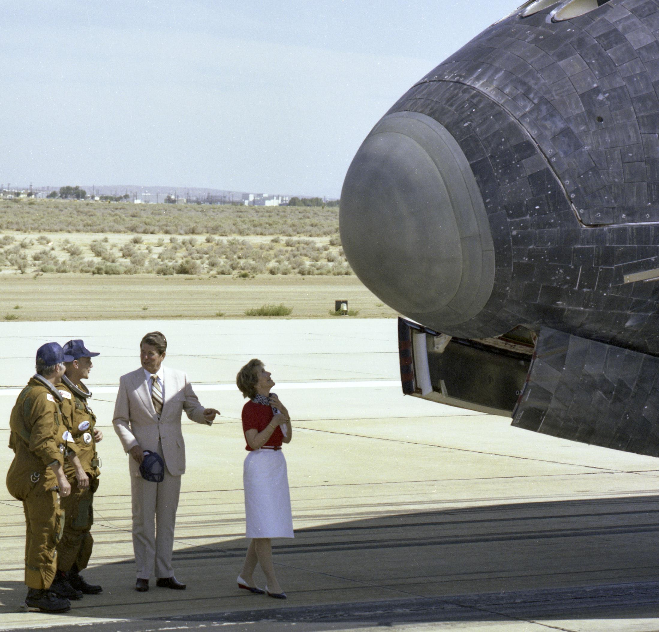 uS President Ronald Reagan chats with NASA astronauts Henry Hartsfield & Thomas Mattingly on the…
