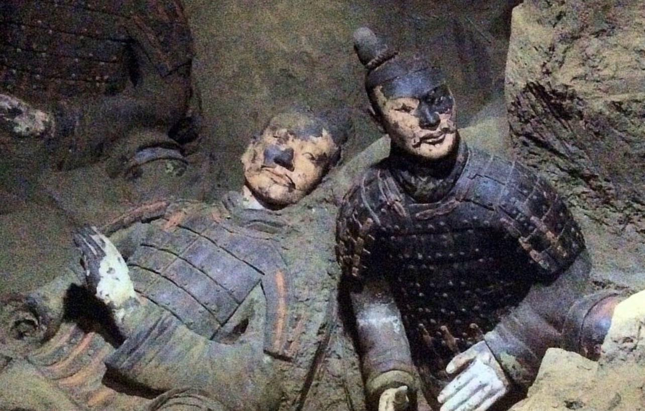 freshly excavated Terracotta Army soldiers with traces of their original paint, 1974 [1284X820]
