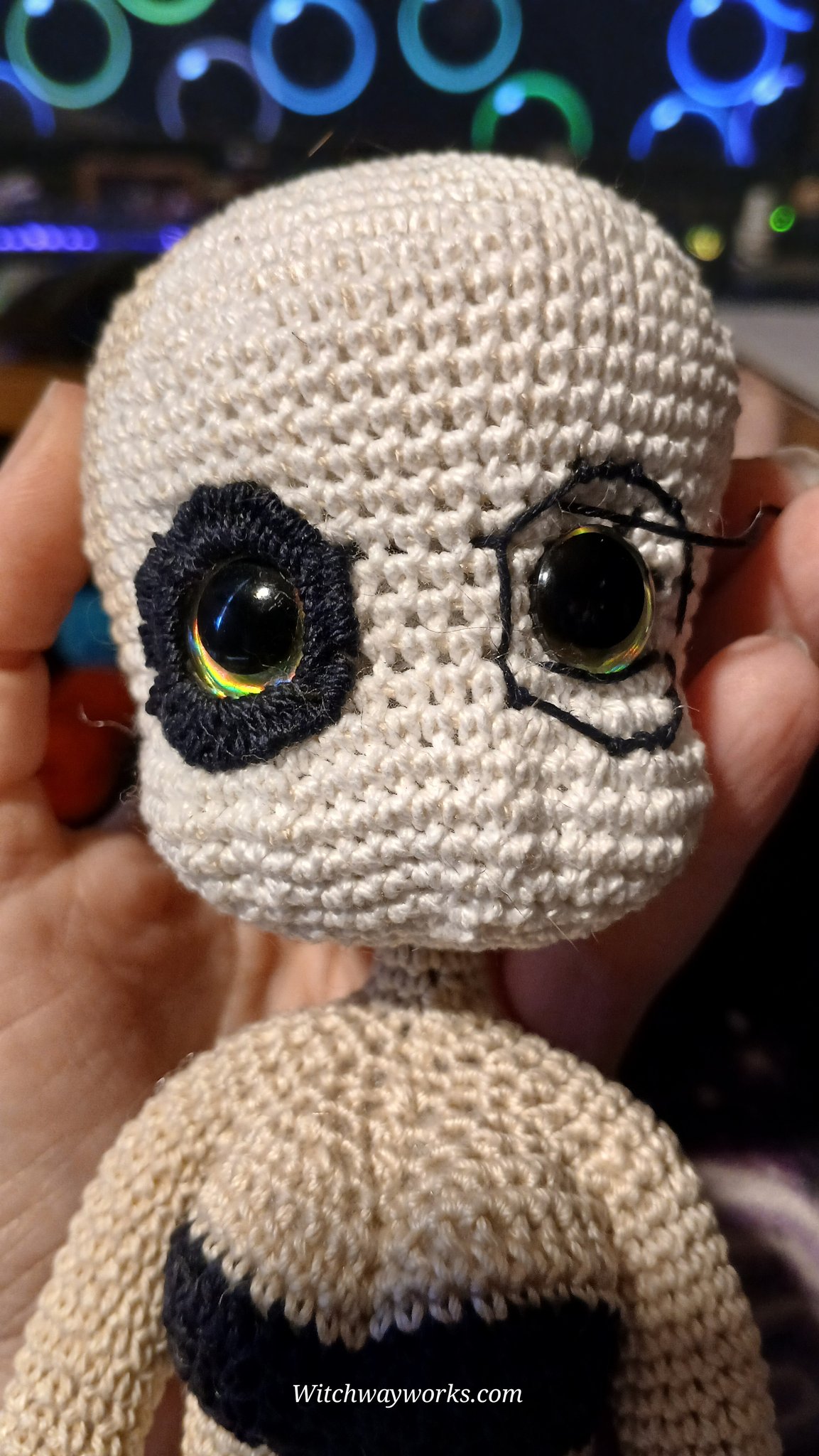 She's got her head on... idk if it's straight or not though 😆 Today will be a good deal of face deta…