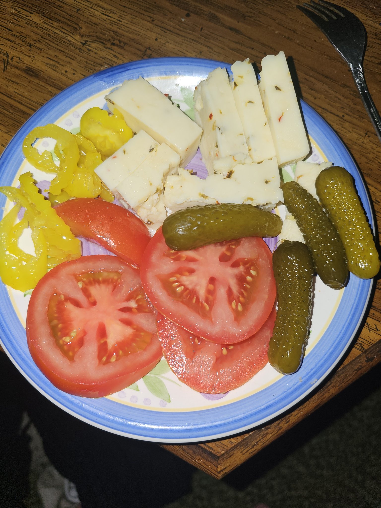 Lunch Lightly salter tomatoes Jalapeño Cheese Hot pepper rings Sweet baby pickles Yummy‼️‼️