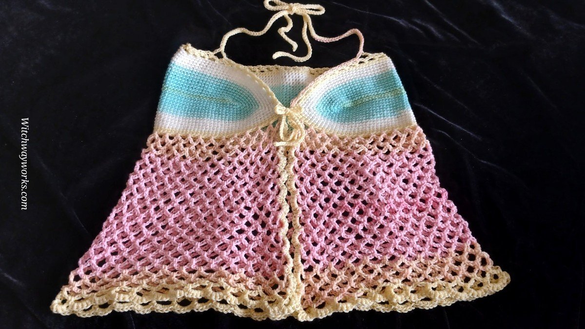 This is the Blue Siren Haltertop, pattern by Blue Siren. Normally these colors are not something I w…